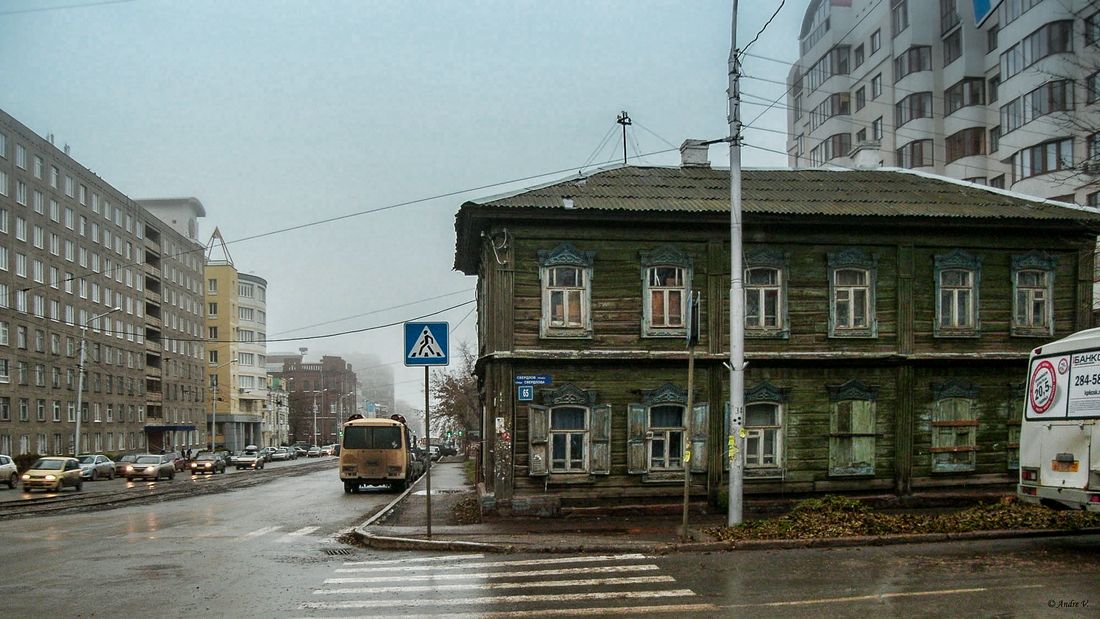Уфа, Улица Свердлова, 65 / Улица Аксакова, 38