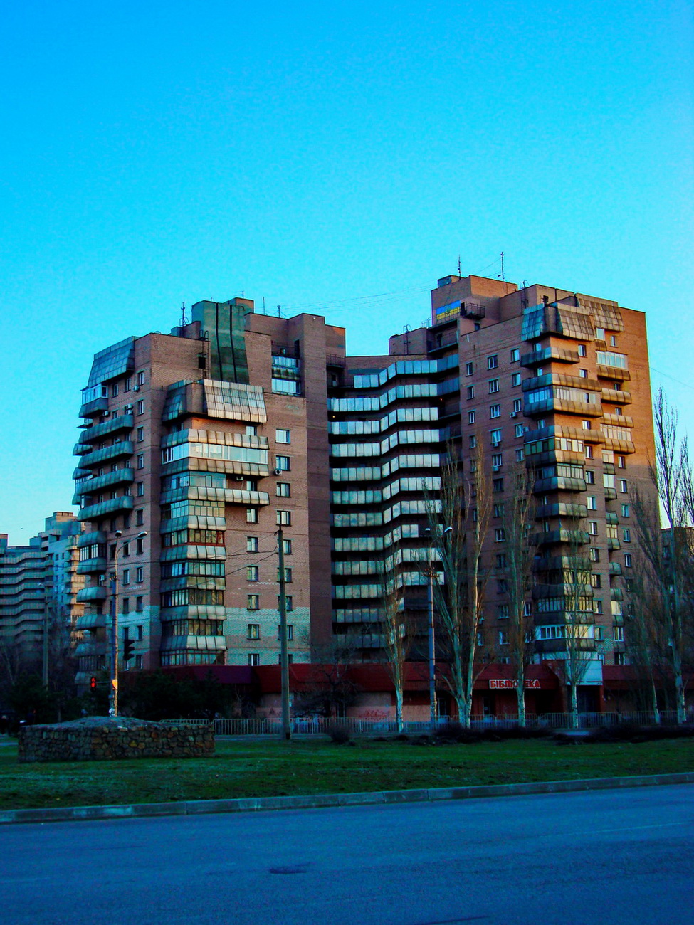 Дніпро, Микрорайон Красный Камень, 3