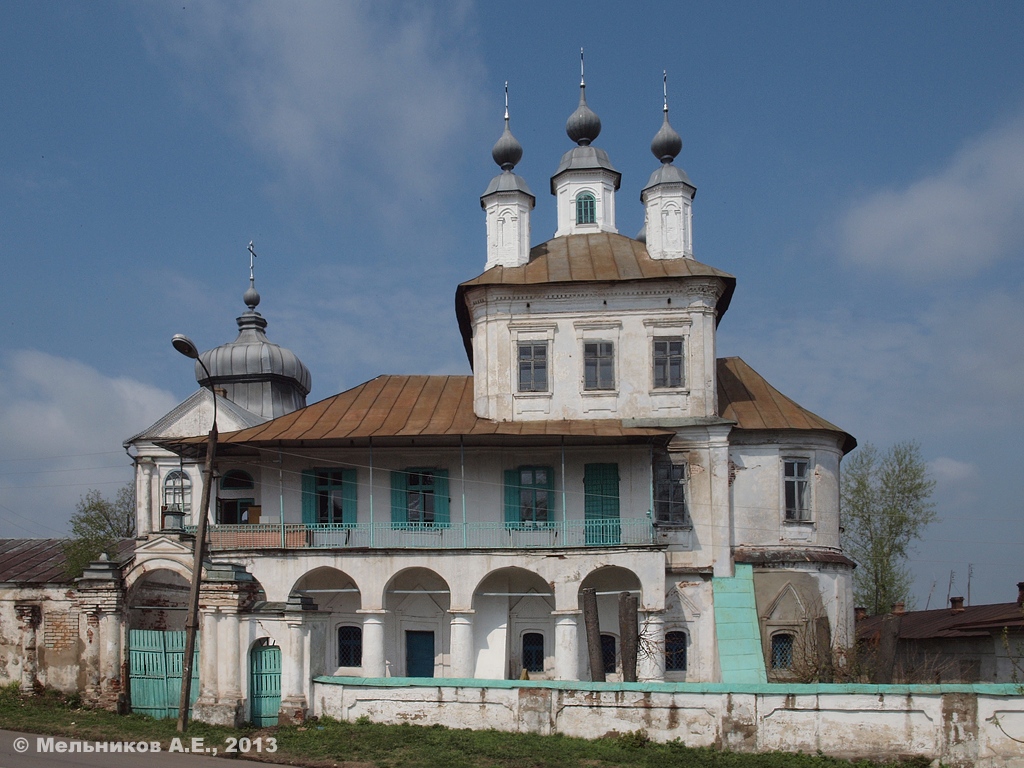 Лежнево, Советская площадь, 8