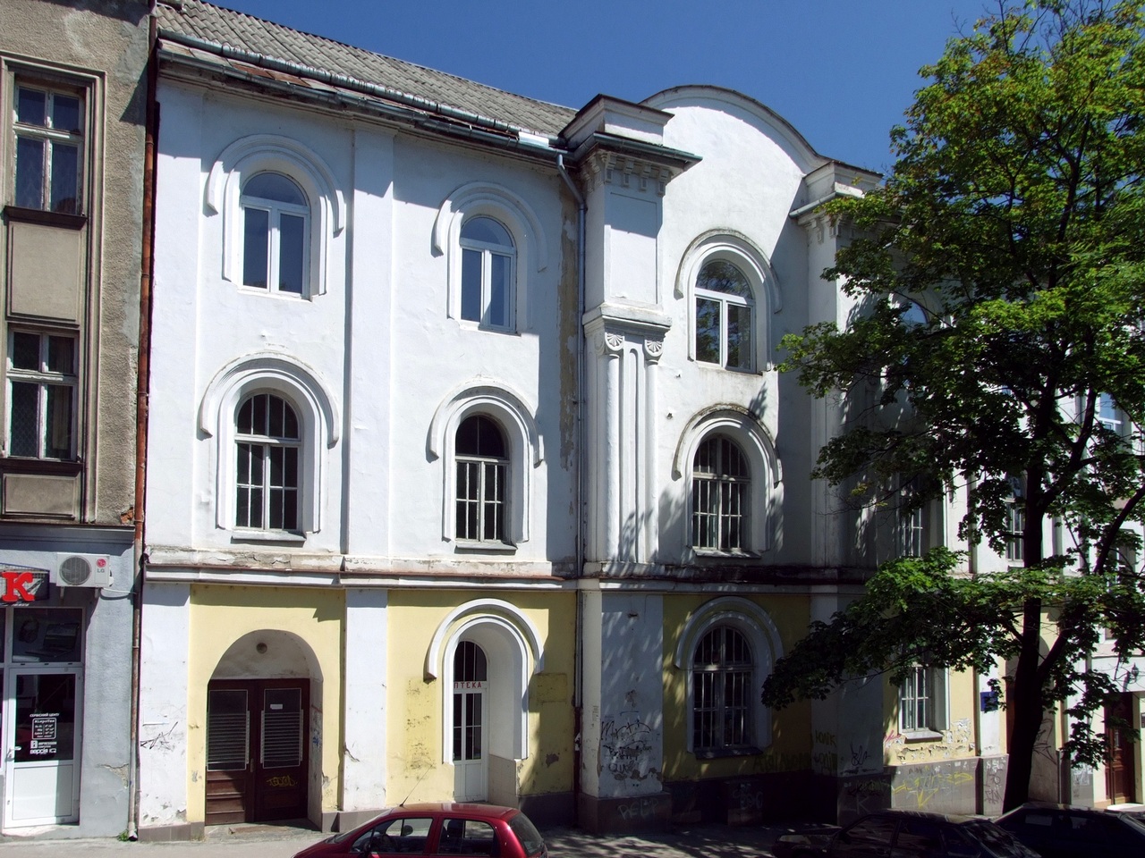Uzgorod, Жупанатская площадь, 17