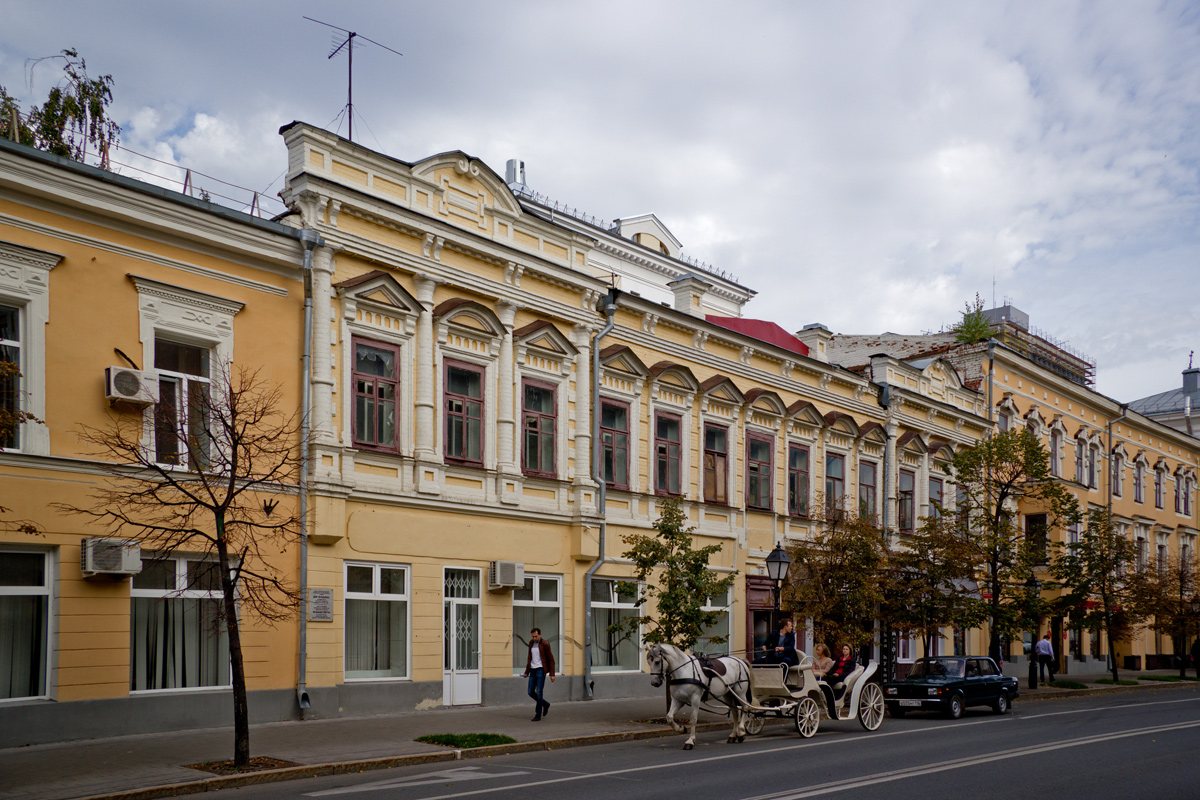 Казань, Кремлёвская улица, 25 / Улица Кави Наджми, 22