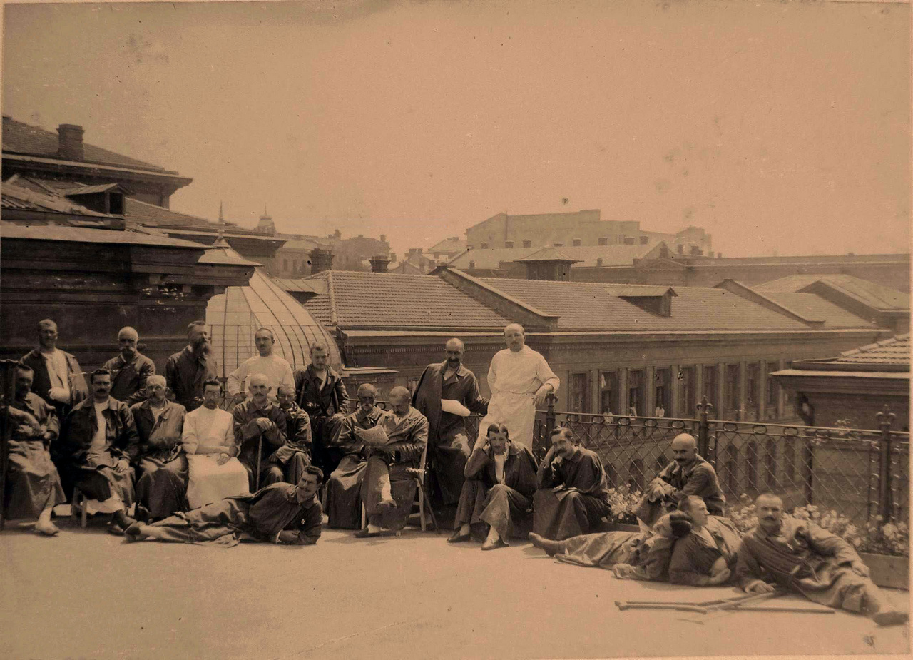 Одесса, Валіховський провулок, 5 корп. 1; Вулиця Пастера, 7; валіховський провулок, 5 / Вулиця Пастера; Ольгіївська вулиця, 13