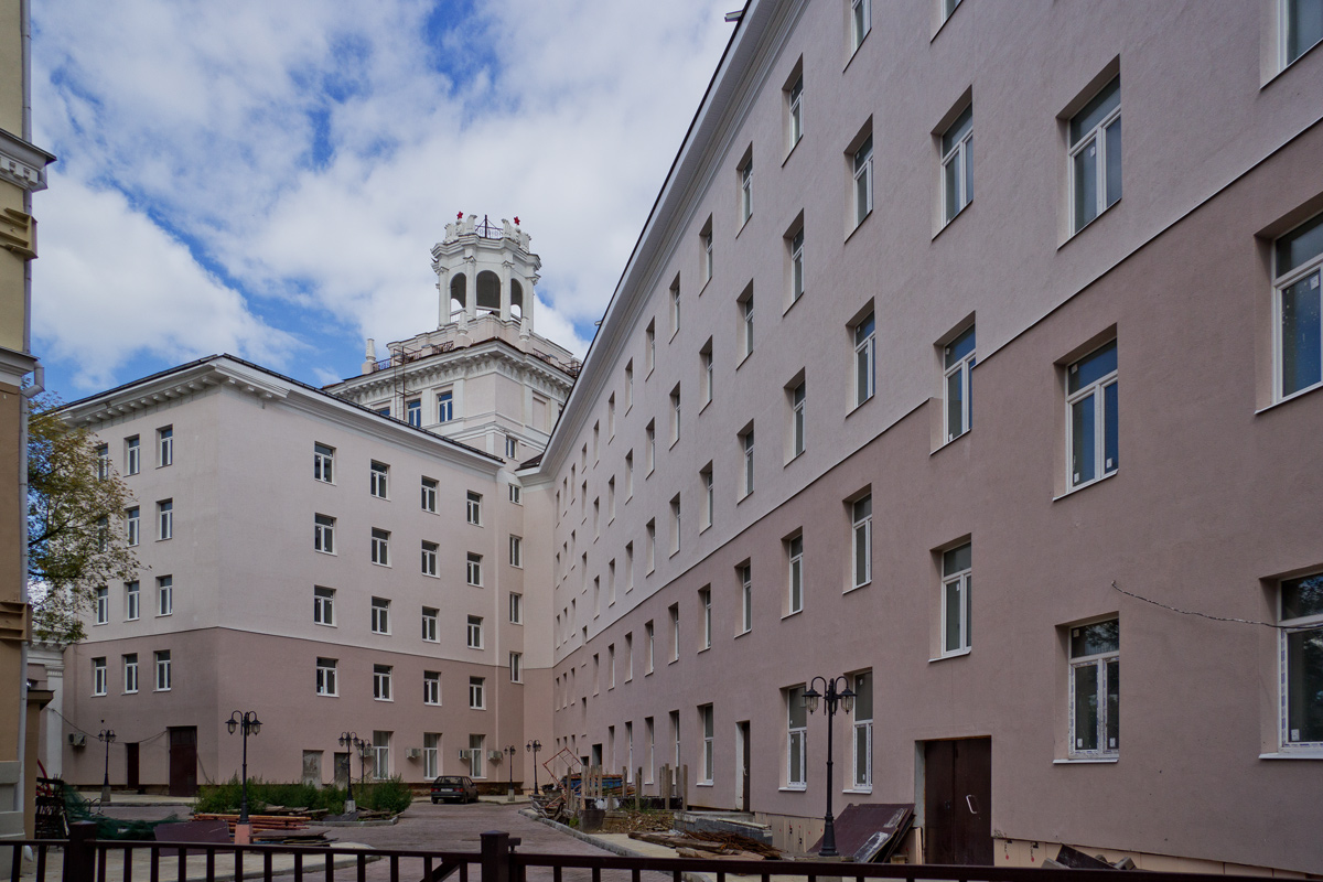 Казань, Улица Николая Ершова, 32 / Улица Абжалилова, 23