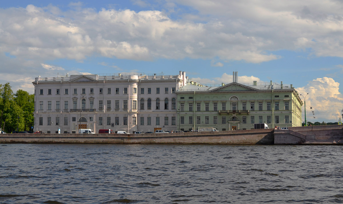 Санкт-Петербург, Дворцовая набережная, 2 / Миллионная улица, 1; Дворцовая набережная, 4 / Миллионная улица, 3