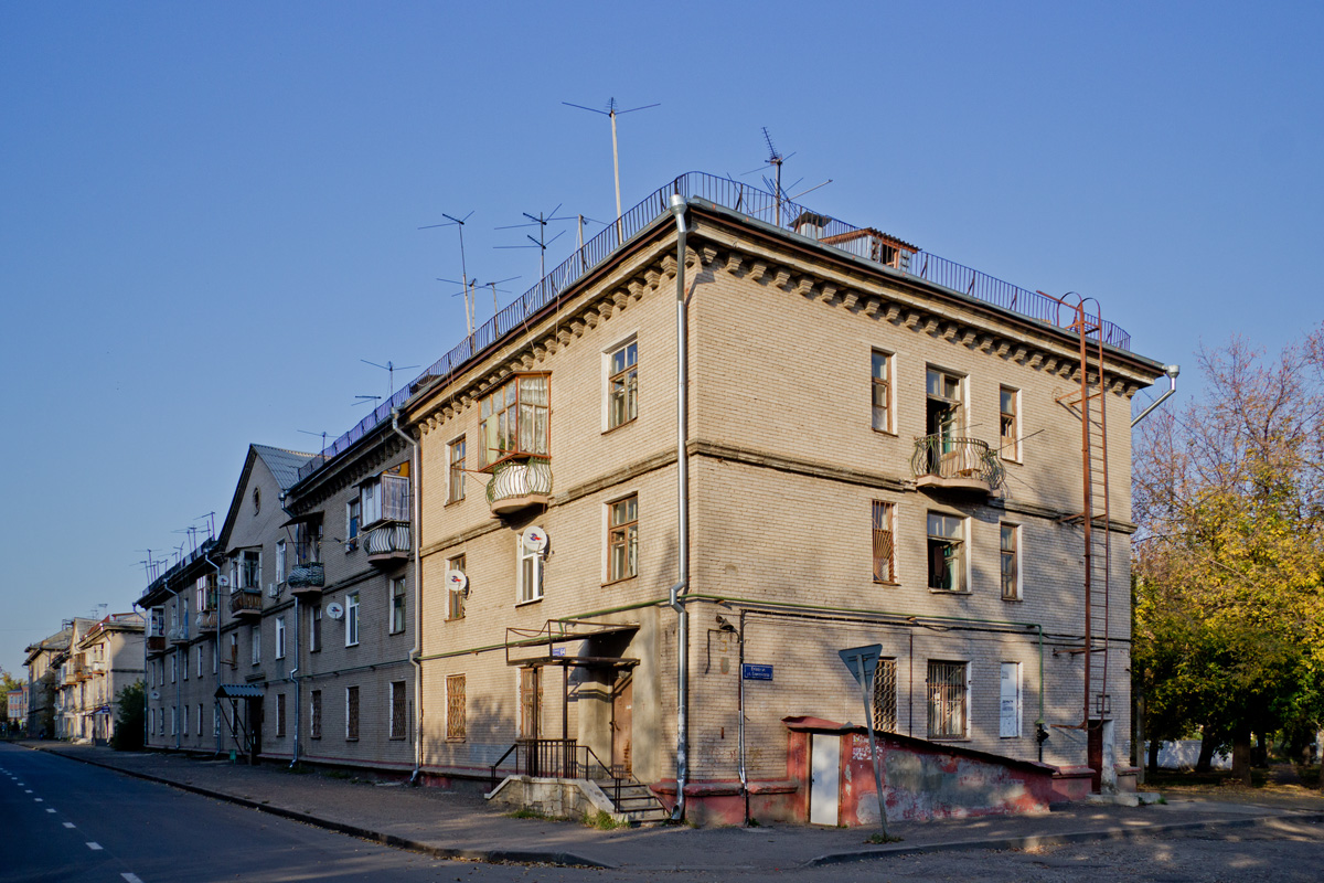 Казань, Улица Тунакова, 64 / Енисейская улица, 6