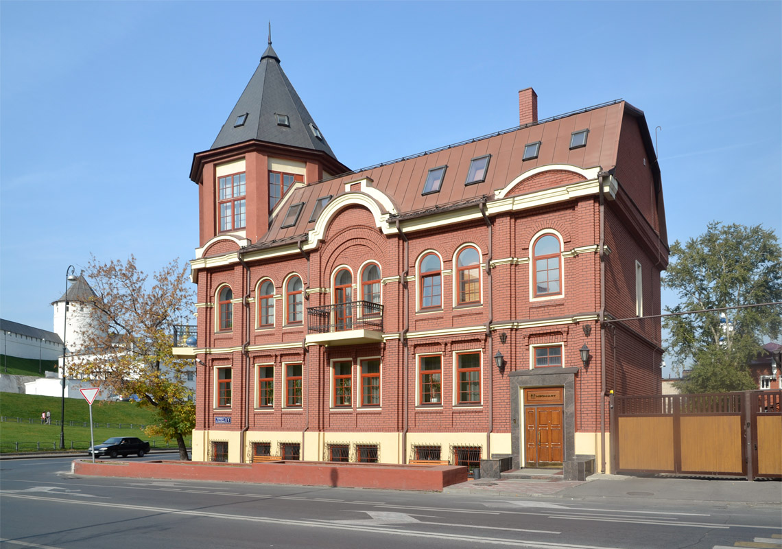 Kasan, Улица Карла Маркса, 1 / Улица Батурина, 10