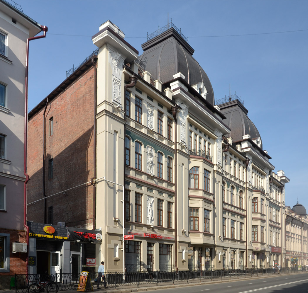 Казань, Улица Баумана, 80 / Университетская улица, 7