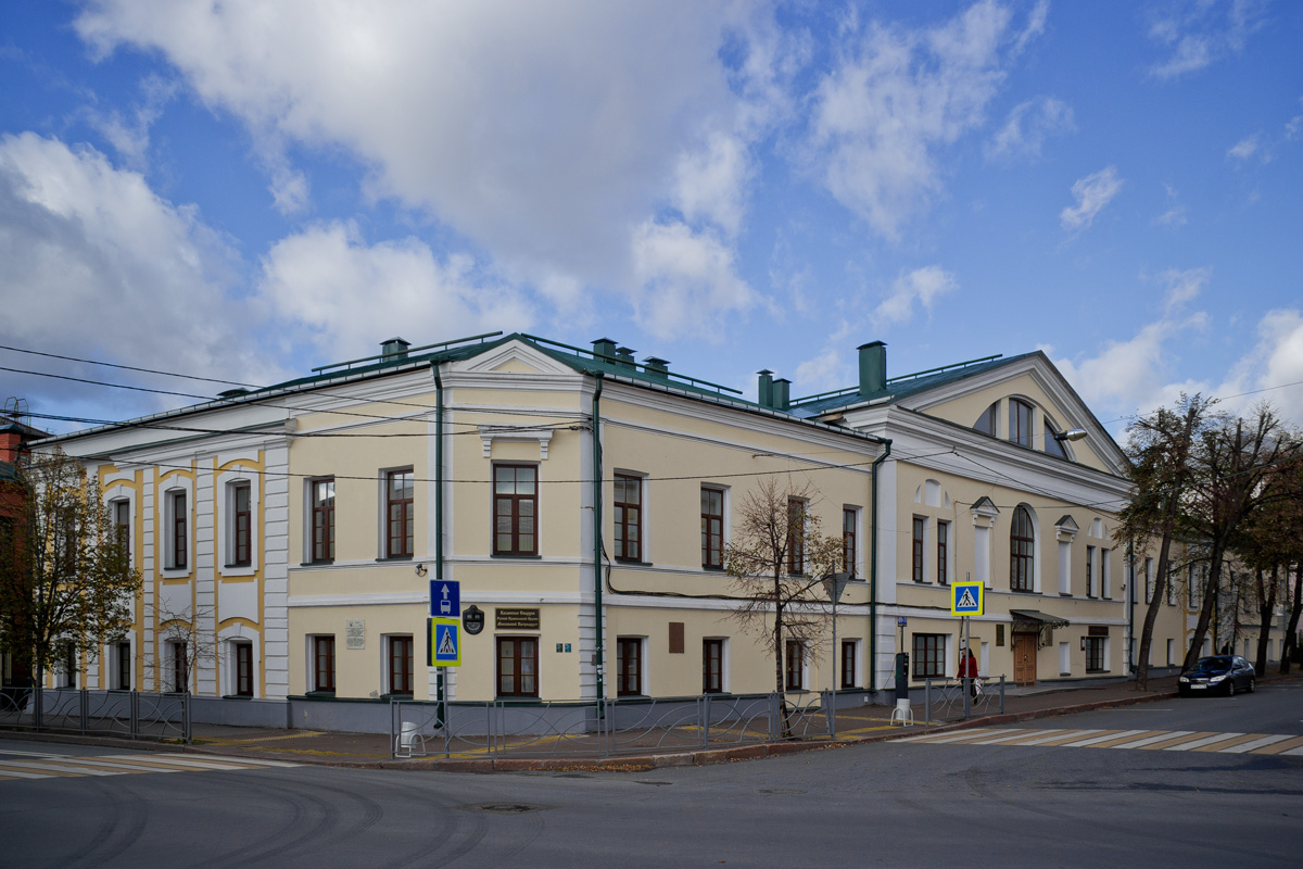 Казань, Улица Миславского, 15 / Улица Карла Маркса, 9