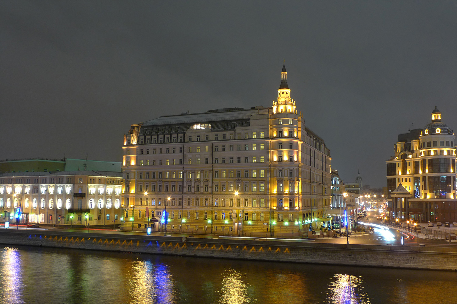 Москва, Улица Балчуг, 1 / Садовническая улица, 1