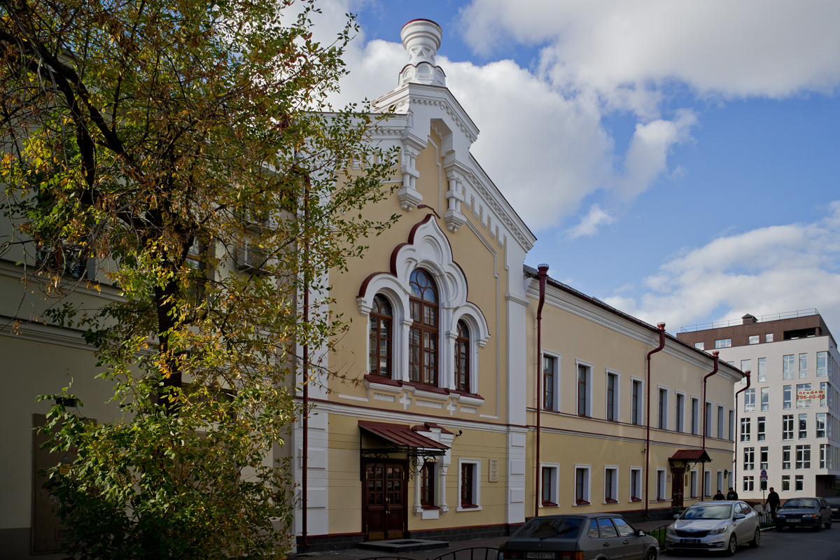 Казань, Улица Карла Фукса, 11 / Улица Бехтерева, 6