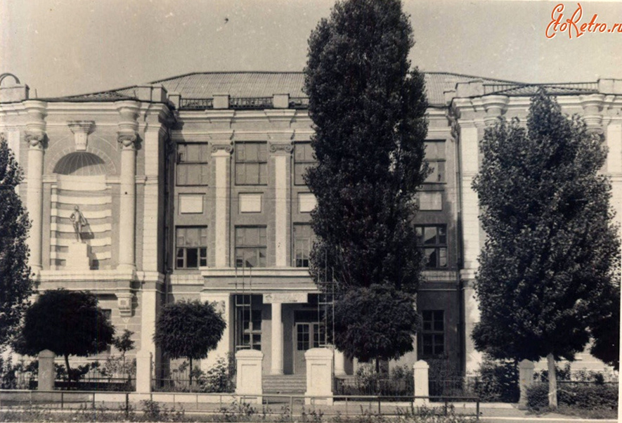 Лутугино, Проспект Мира, 1