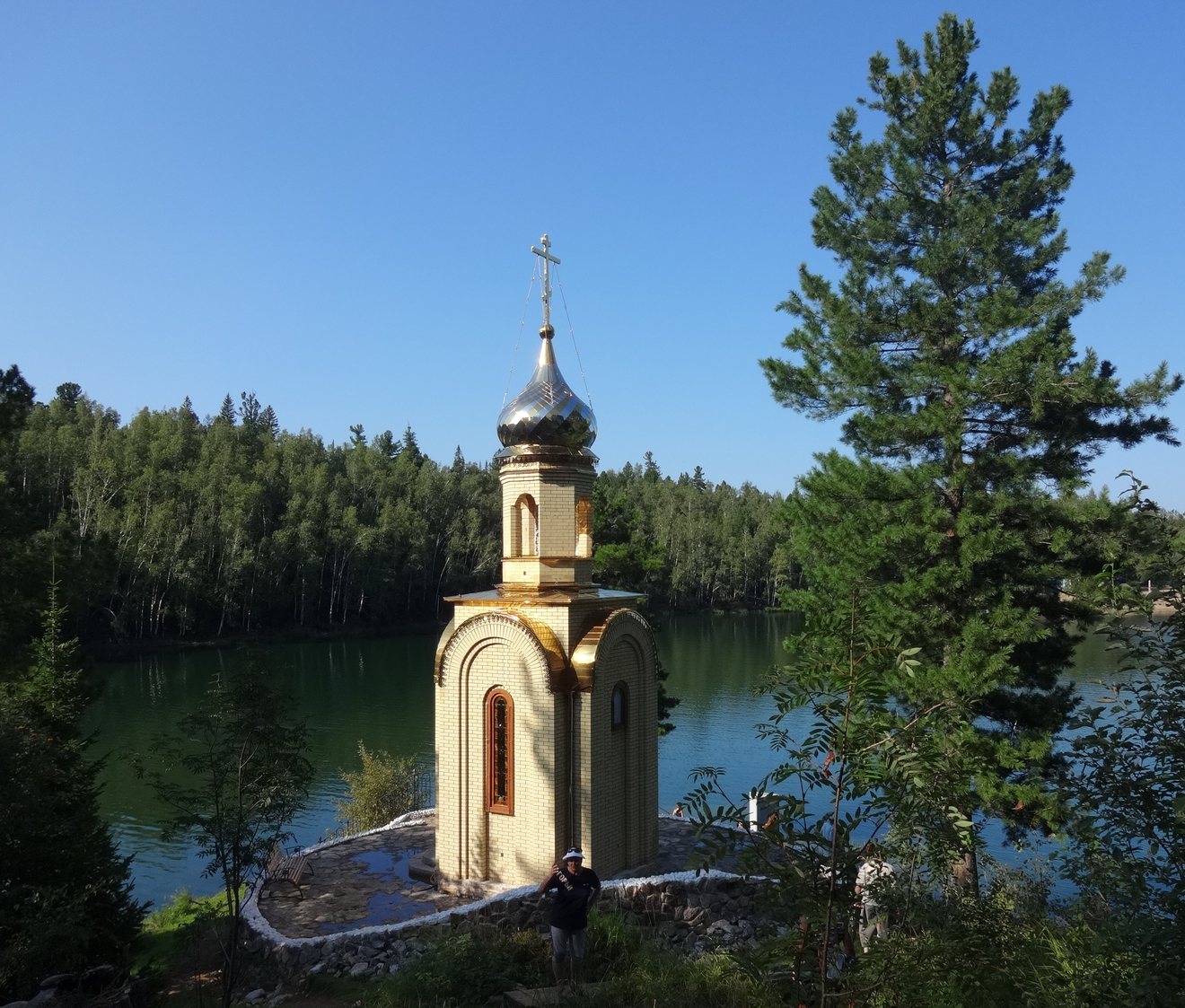 Слюдянский район, прочие н.п., База отдыха «Теплые озера на Снежной»