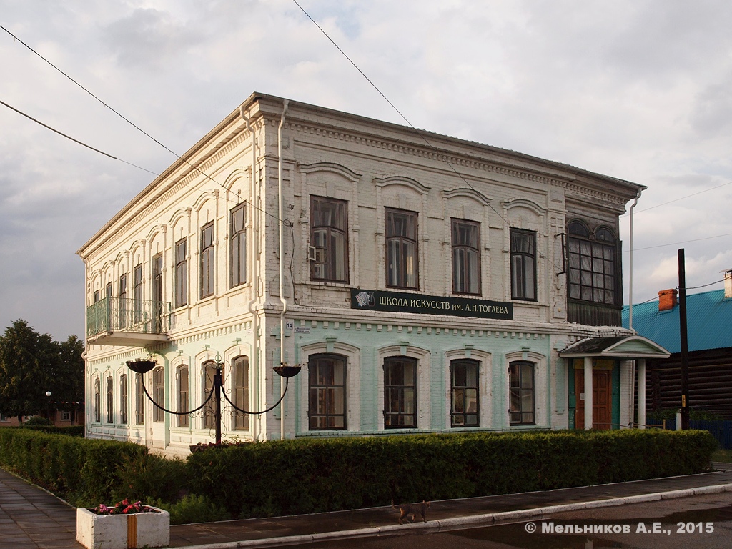 Мариинский Посад, Московская улица, 14 / Ленинская улица, 3