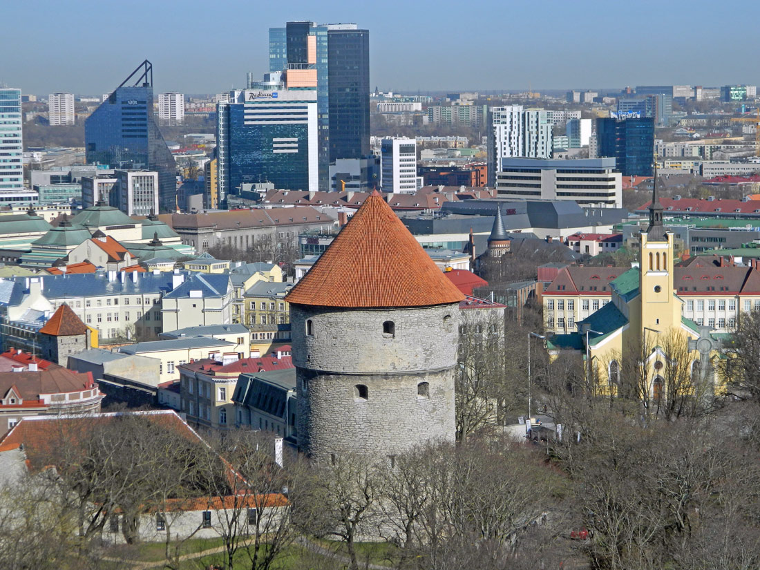 Таллин, Komandandi tee, 2; Vabaduse väljak, 1
