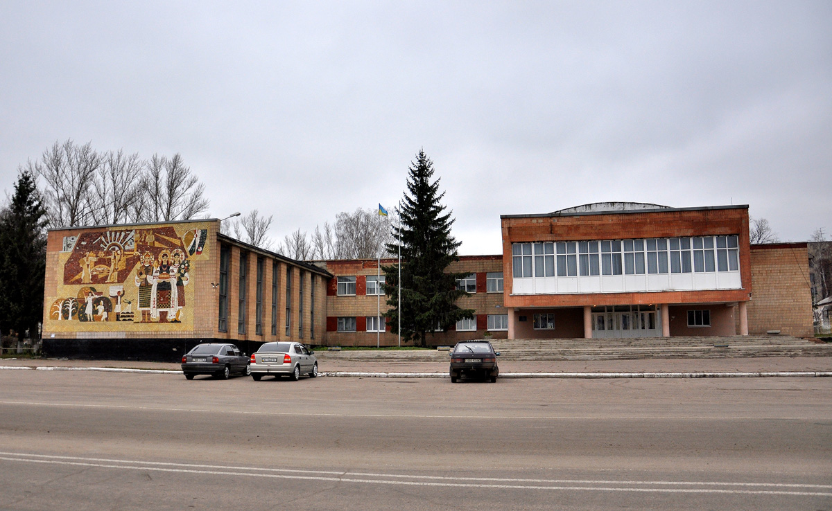 Богодухов, Соборная площадь, 1