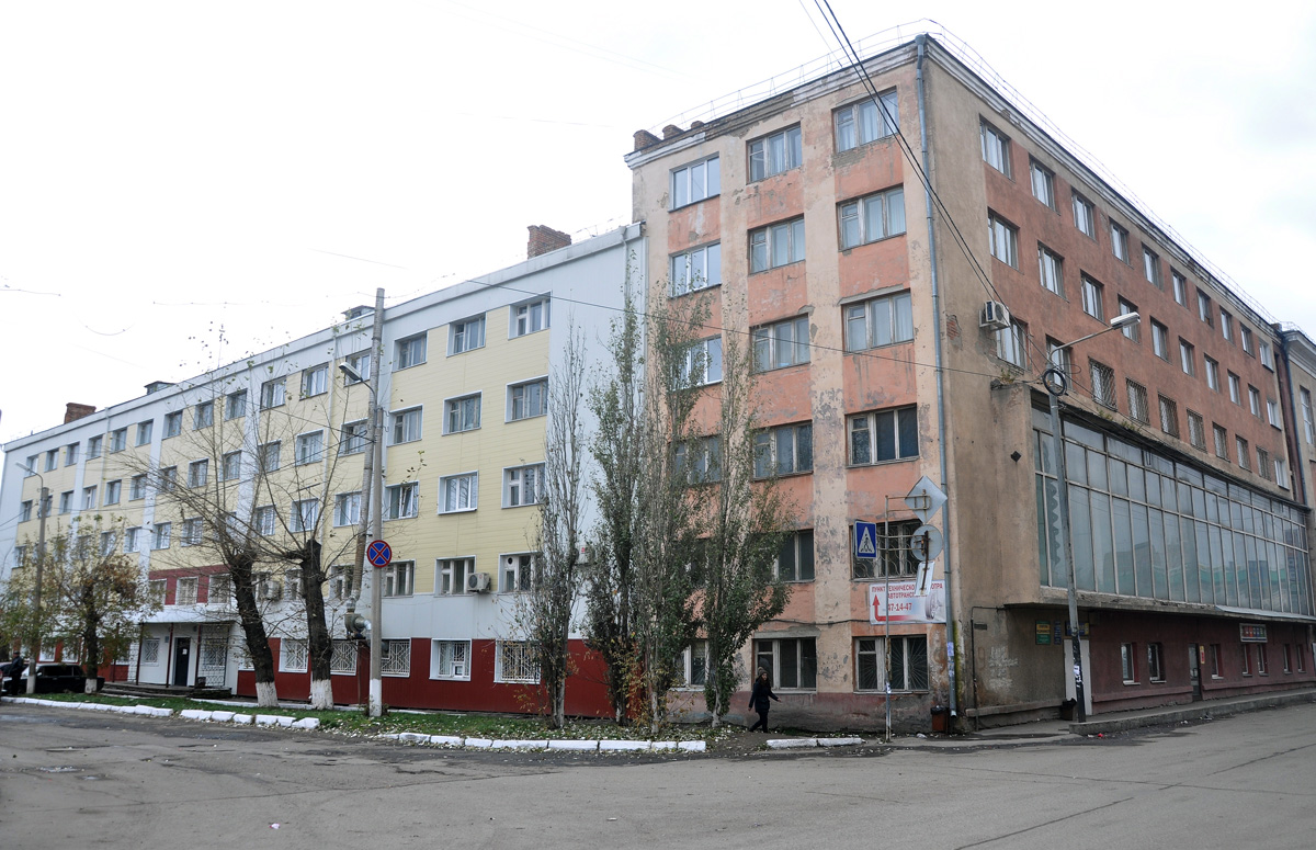 Омск, Улица Гагарина, 10; Газетный переулок, 9