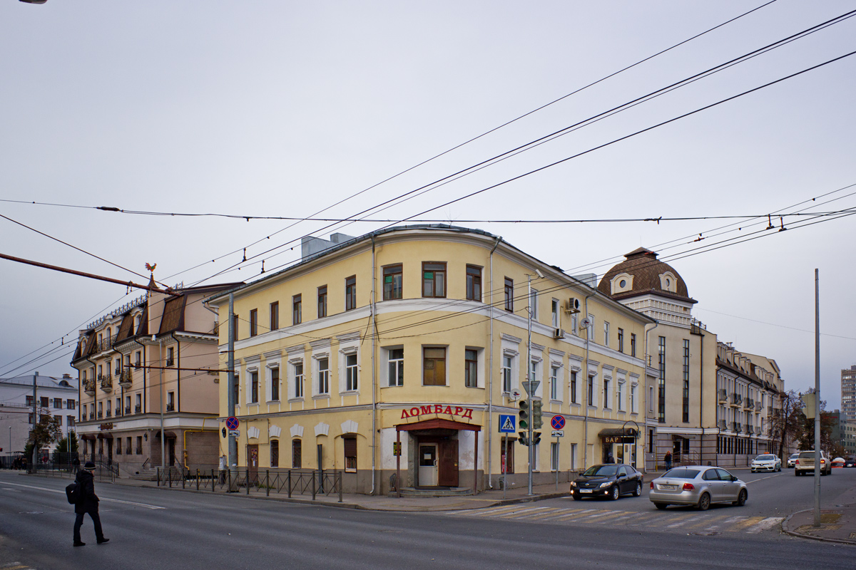 Казань, Московская улица, 53 / Улица Галиаскара Камала, 6