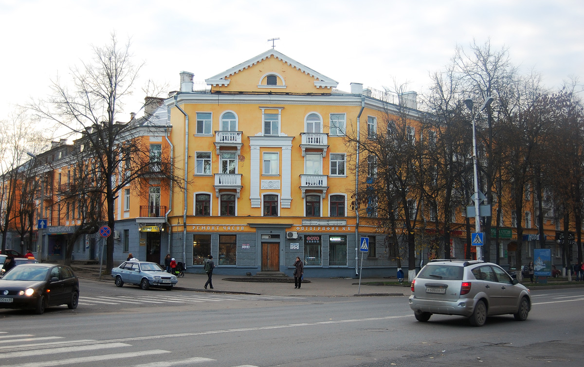 Псков, Октябрьский проспект, 15; Улица Свердлова, 42