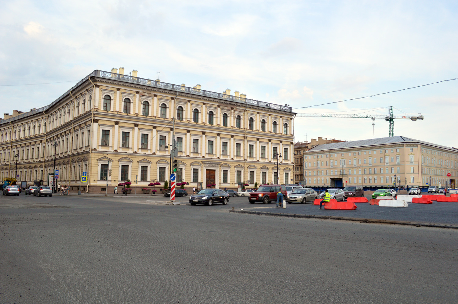 Санкт-Петербург, Набережная реки Мойки, 87 / Большая Морская улица, 42