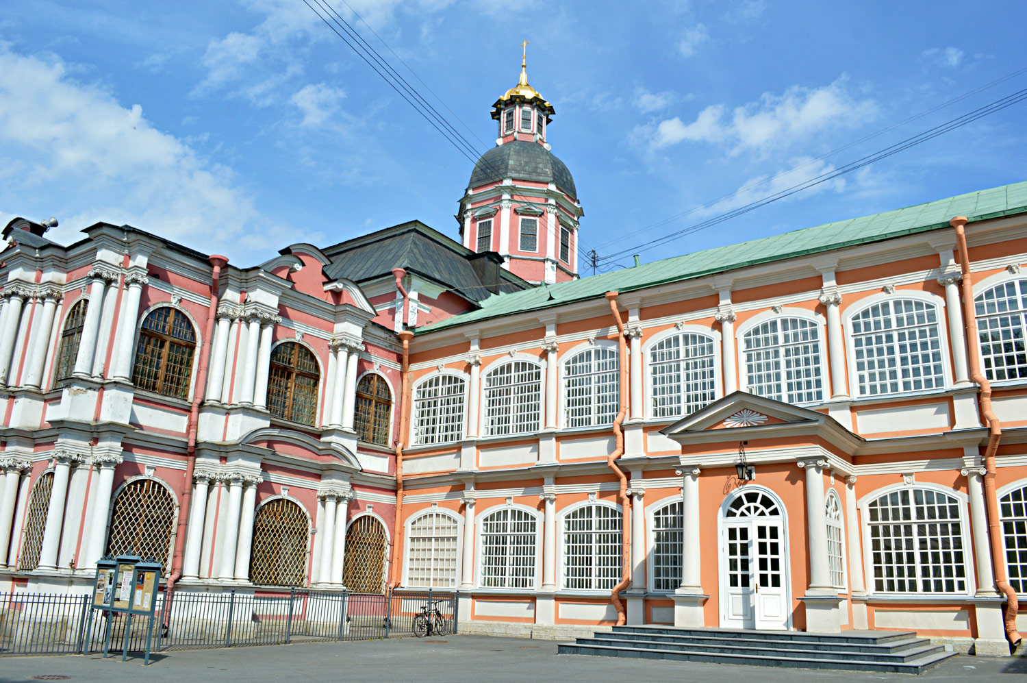 Санкт-Петербург, Набережная реки Монастырки, 1