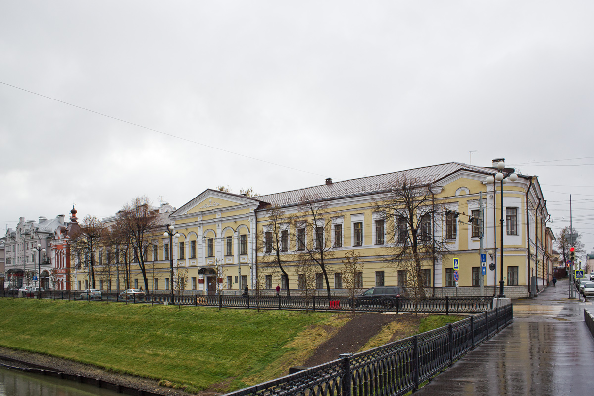Казань, Лево-Булачная улица, 48 / Улица Галиаскара Камала, 1