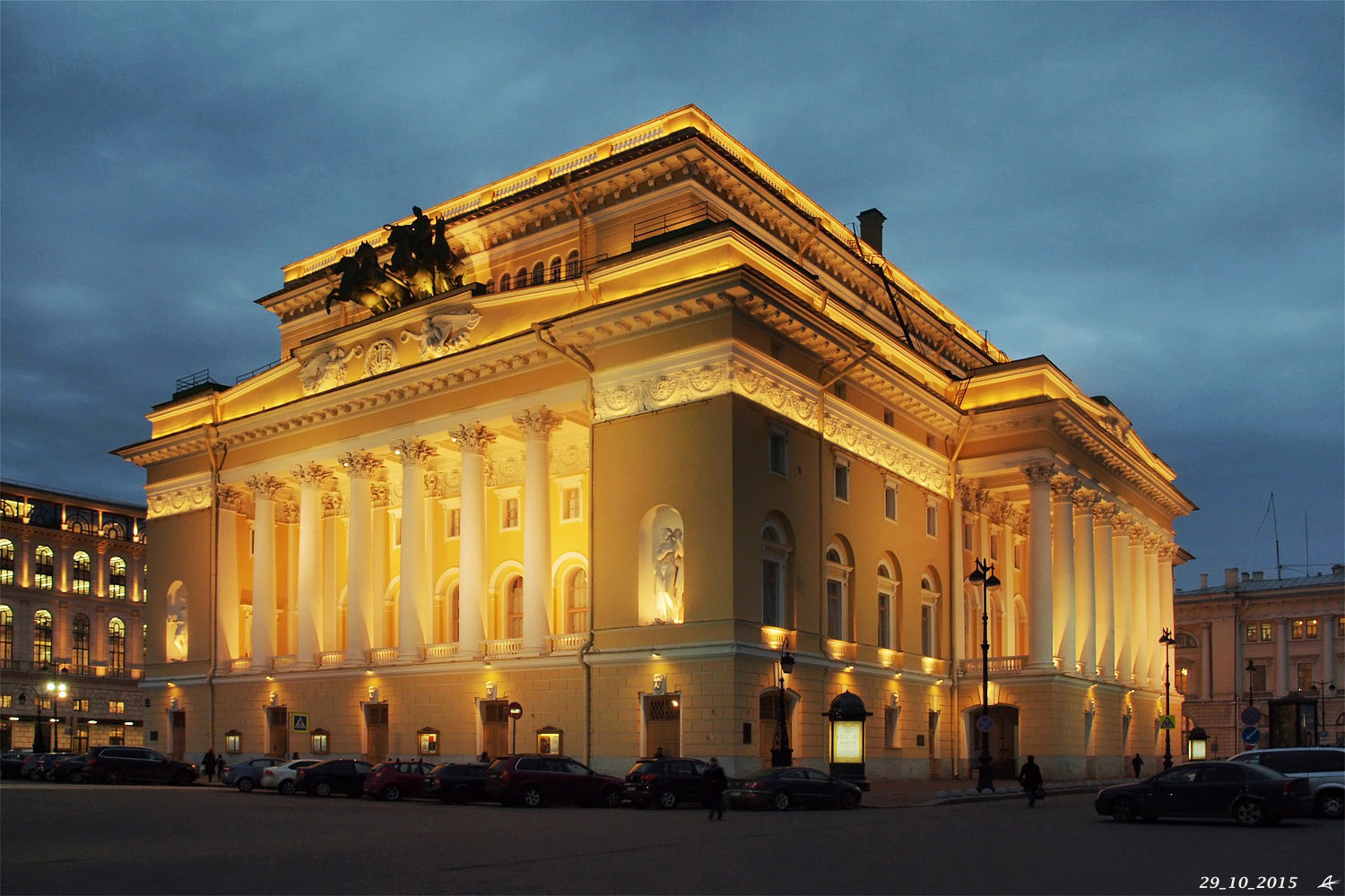 Санкт-Петербург, Площадь Островского, 2