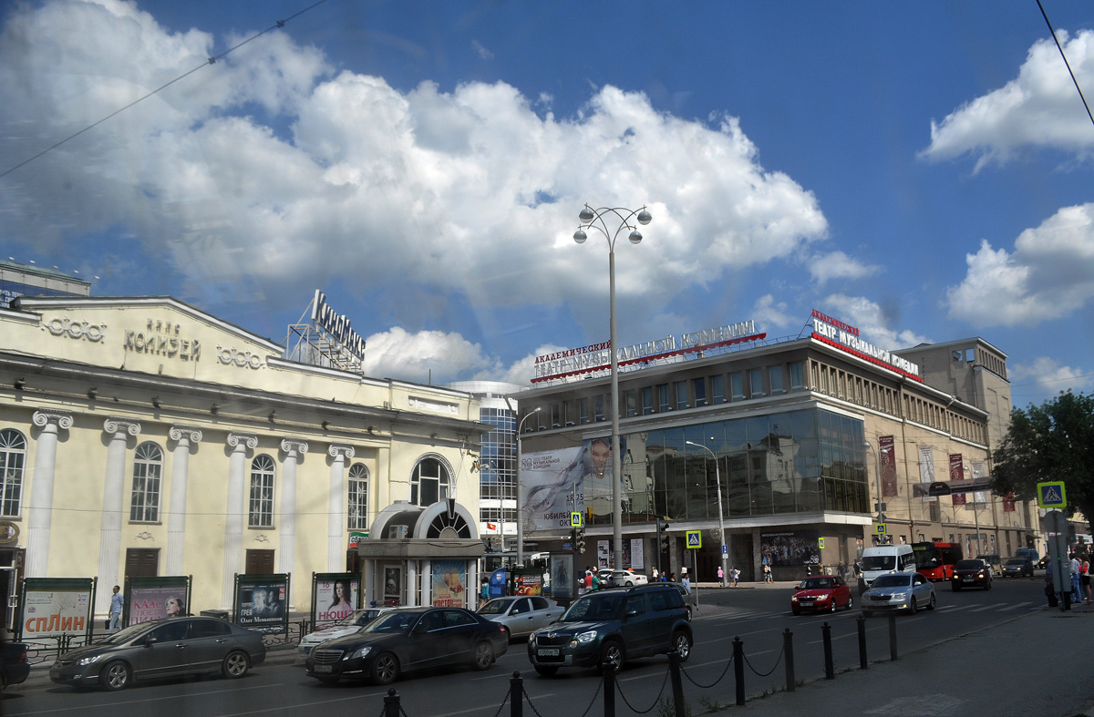 Екатеринбург, Проспект Ленина, 43; Проспект Ленина, 47 / Улица Карла Либкнехта, 20в