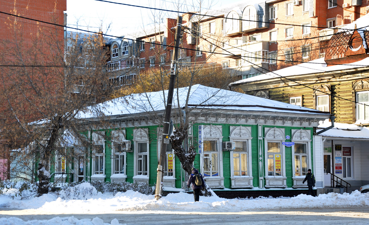 Omsk, Почтовая улица, 21 / Улица Пушкина, 26. Резные орнаменты (кроме наличников)
