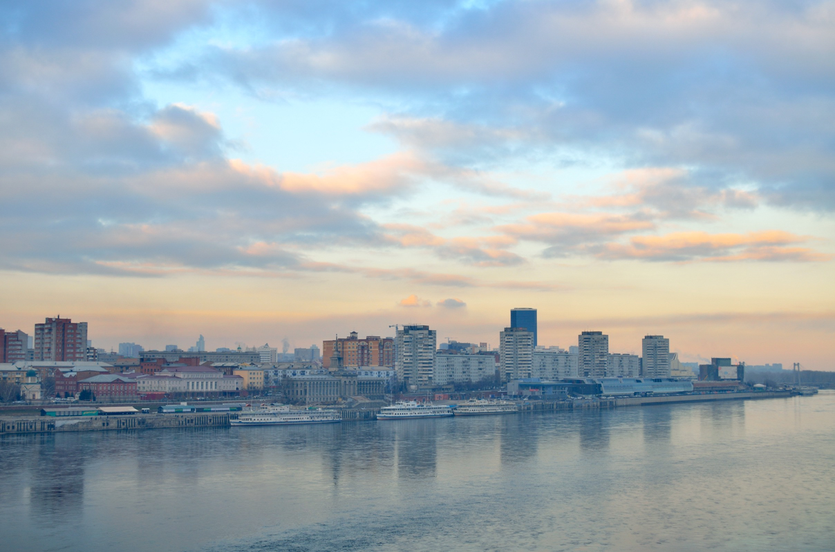 Красноярск, Улица Дубровинского, 1; Улица Дубровинского, 58; Улица Дубровинского, 54А; Улица Дубровинского, 52А; Улица Дубровинского, 50; Проспект Мира, 1 / Площадь Мира, 1. Красноярск — Панорамы