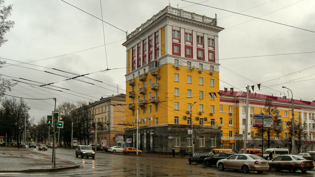 Уфа, Первомайская улица, 27 / Улица Ульяновых, 30; Архитектурная улица, 2 / Улица Ульяновых, 32