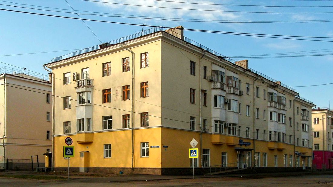 Ufa, Кольцевая улица, 38 / Улица Льва Толстого, 7