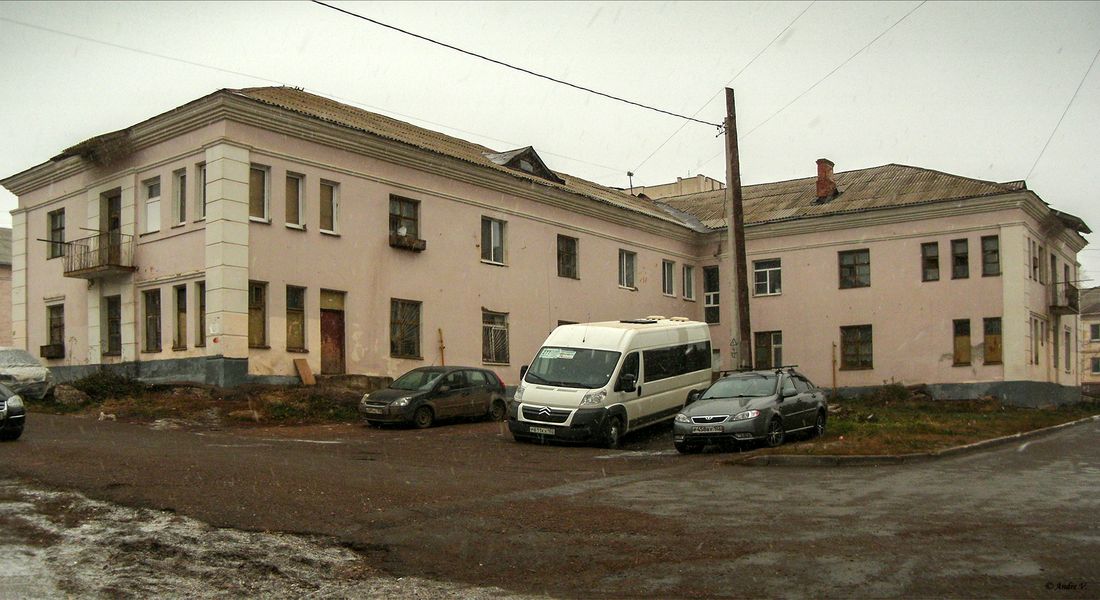 Уфа, Улица Богдана Хмельницкого, 61 / Кольцевая улица, 178