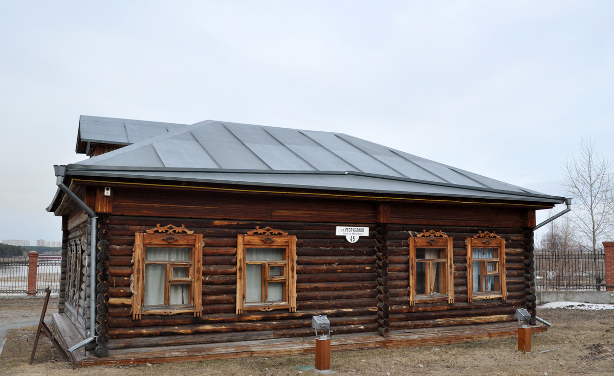 Сургут, Улица Энергетиков, 2 корп. 15 / Улица Республики, 45