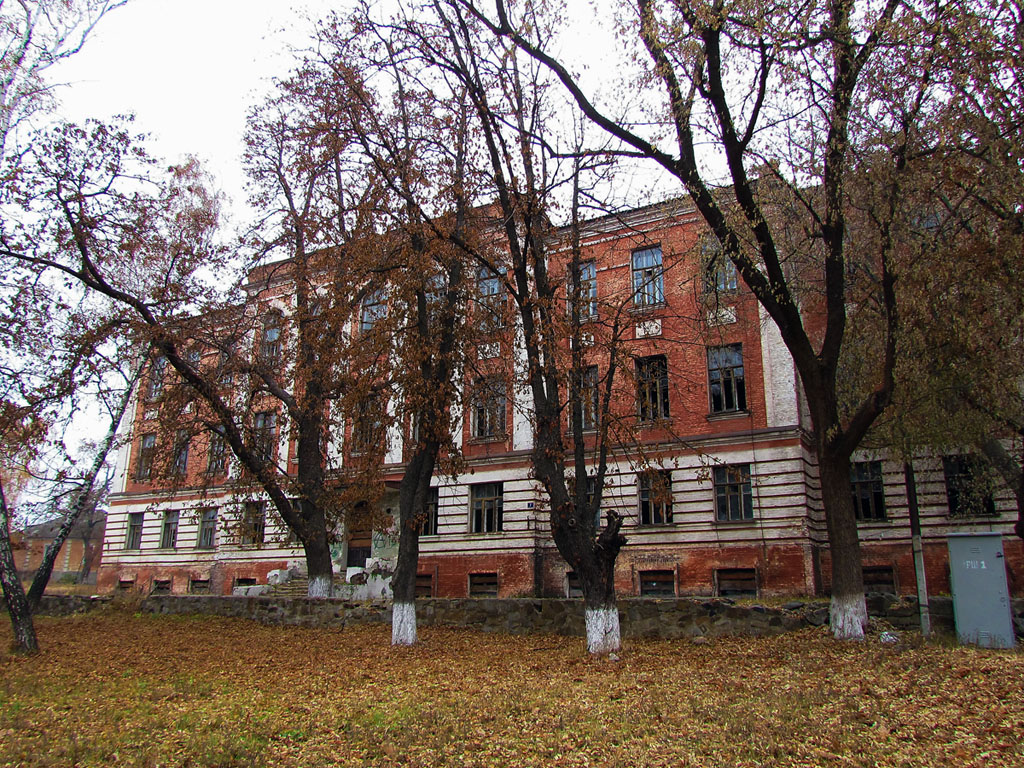 Богодухов, Свято-Духовская площадь, 7