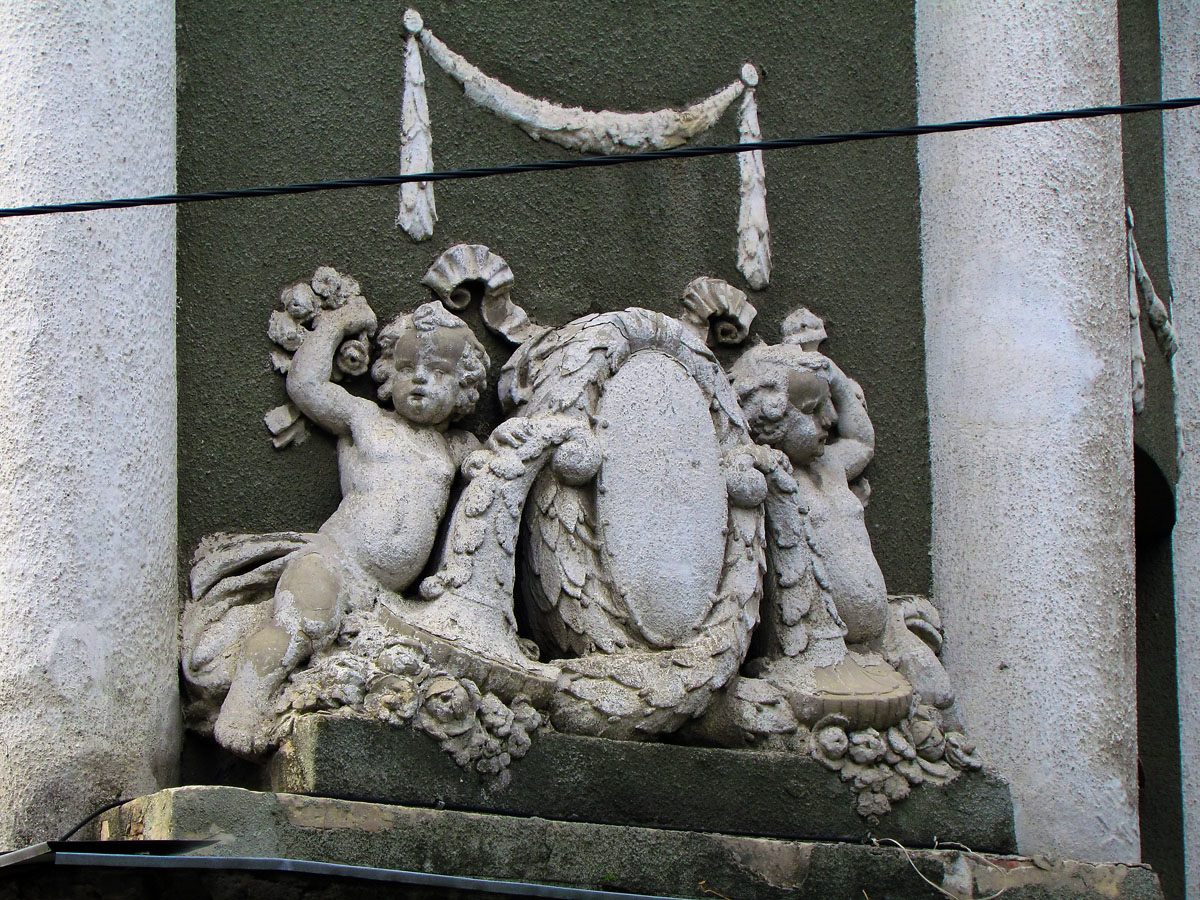 Харьков, Улица Фейербаха, 13 / Площадь Фейербаха, 5