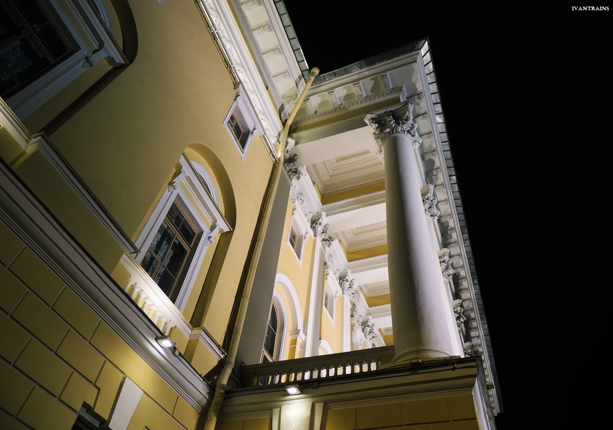 Санкт-Петербург, Площадь Островского, 2
