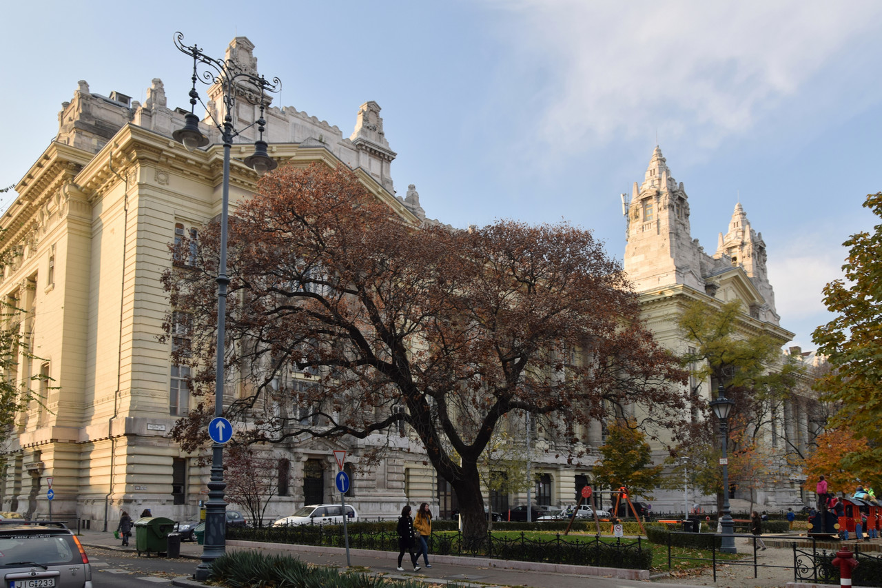 Будапешт, Szabadság tér, 17