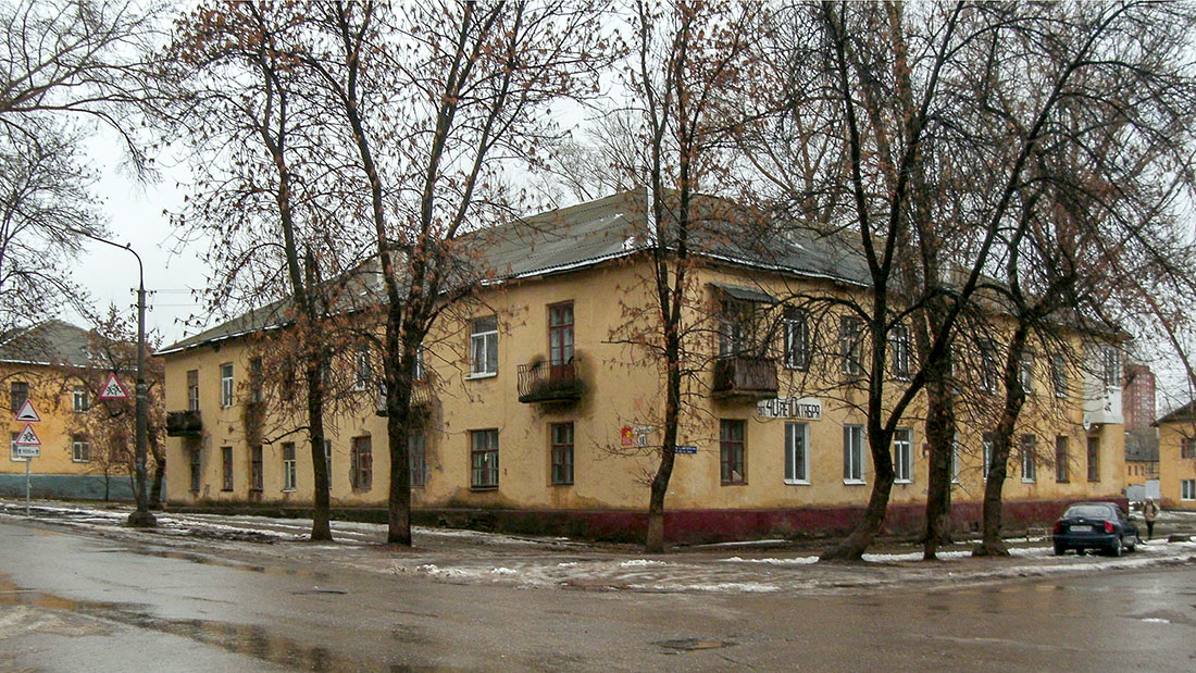 Уфа, Улица 40 лет Октября, 13 / Улица Гончарова, 18 Уфа, Улица 40 лет Октября, 13 / Улица Гончарова, 18