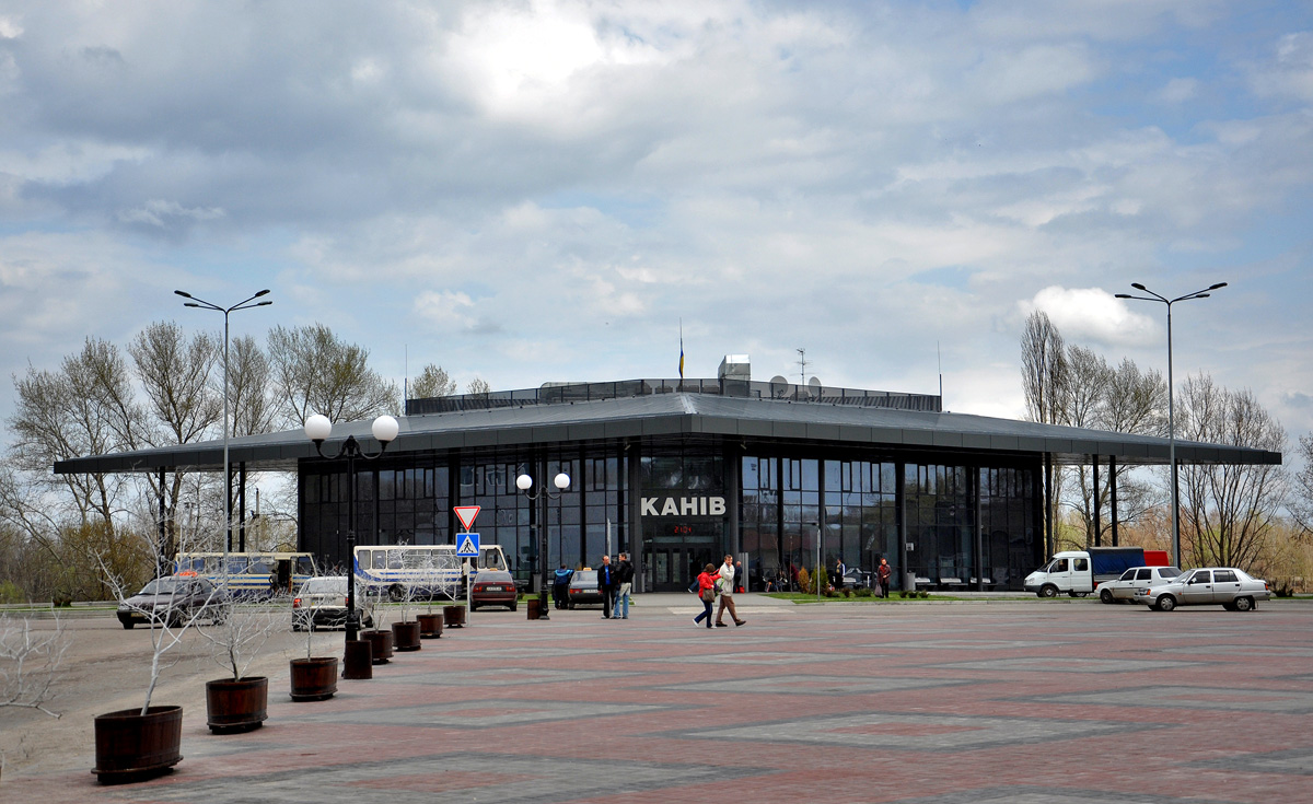 Канев, Улица 206-й Дивизии, 1