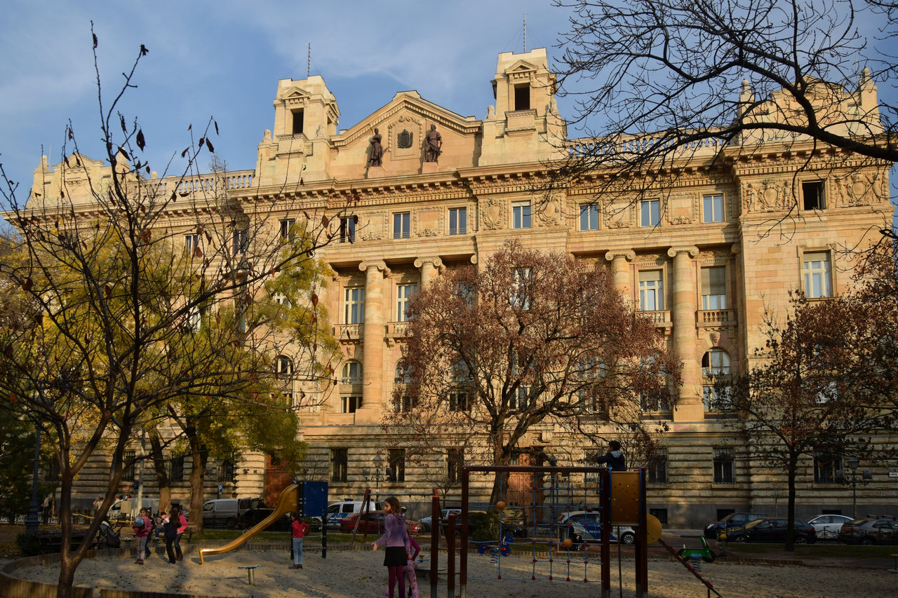 Будапешт, Szabadság tér, 8-9