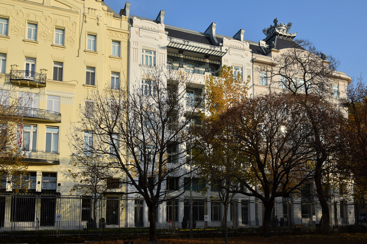 Будапешт, Szabadság tér, 10; Szabadság tér, 11; Szabadság tér, 12 / Perczel Mór utca, 1