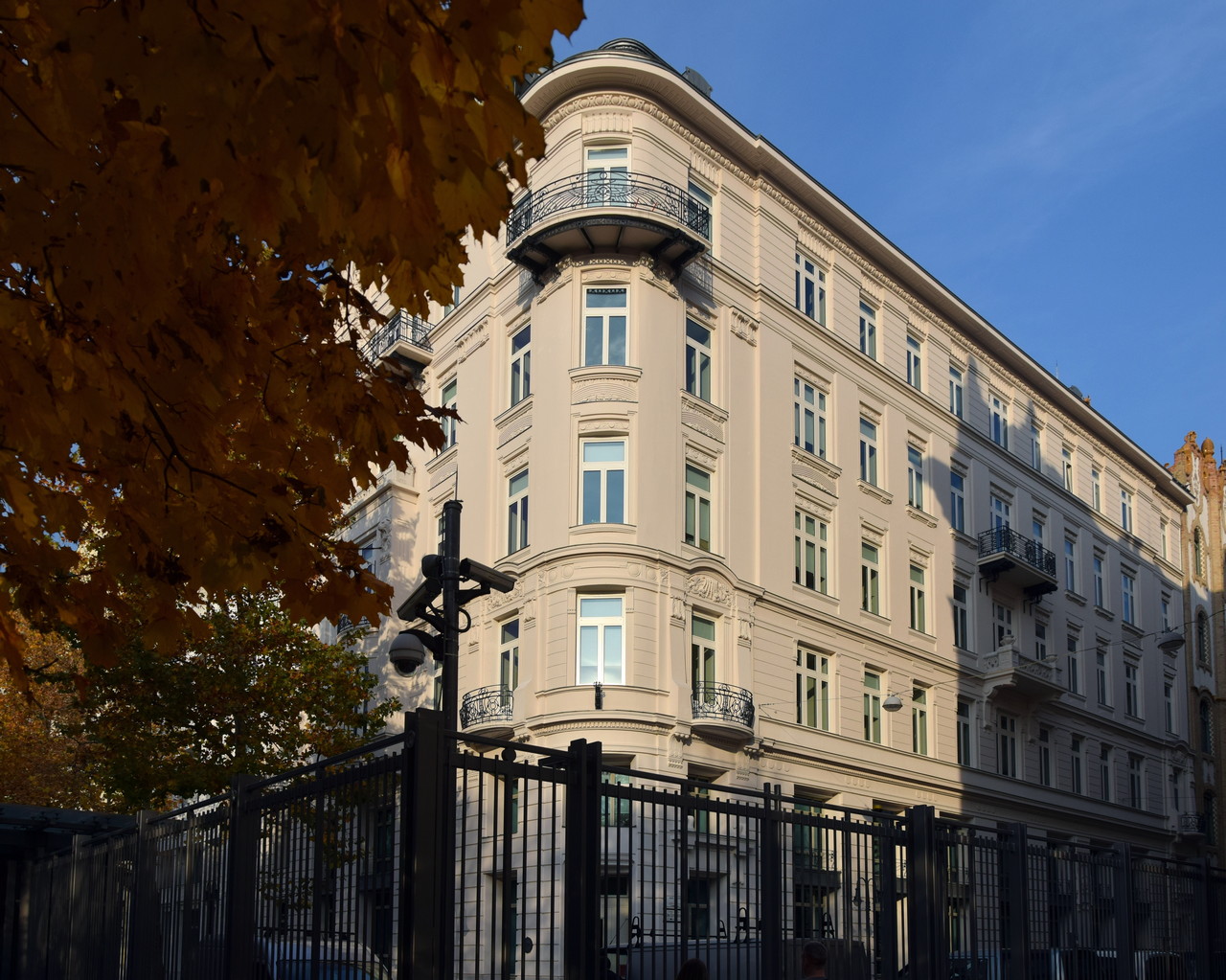 Будапешт, Szabadság tér, 10