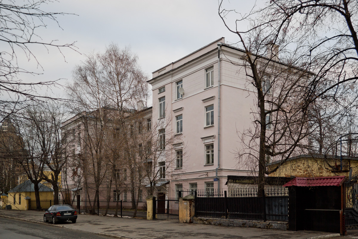 Casáin, Улица Толстого, 14 корп. 1