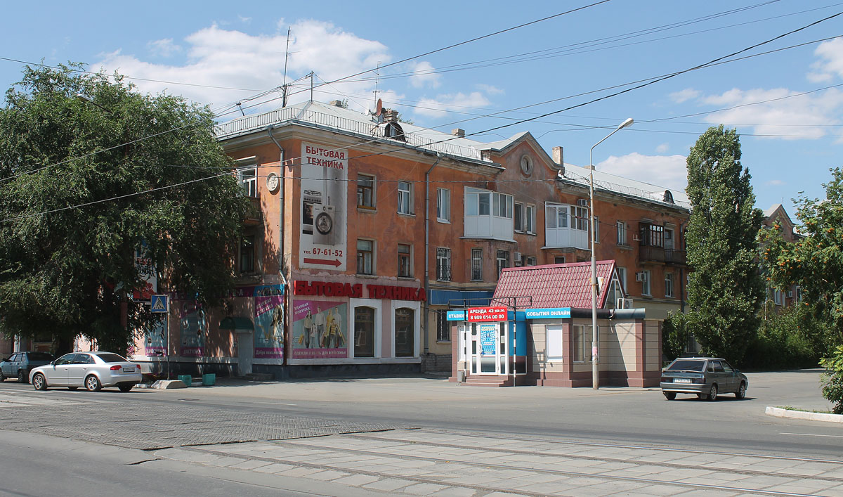 Новотроицк, Советская улица, 50 / улица Строителей, 3