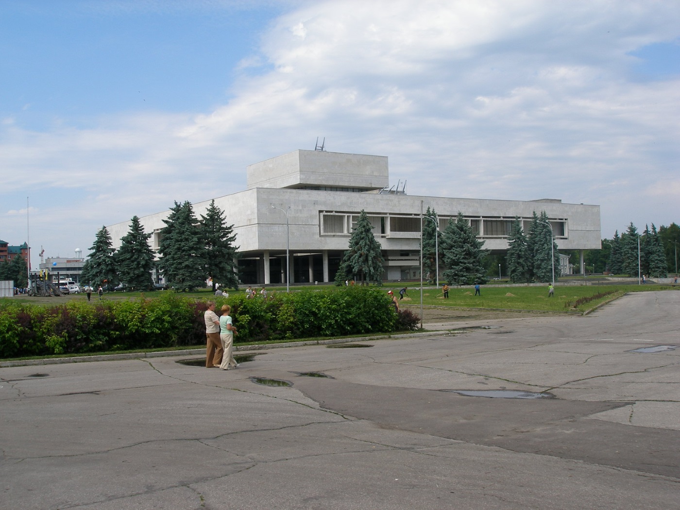 Ульяновск, Площадь 100-летия со дня рождения В. И. Ленина, 1