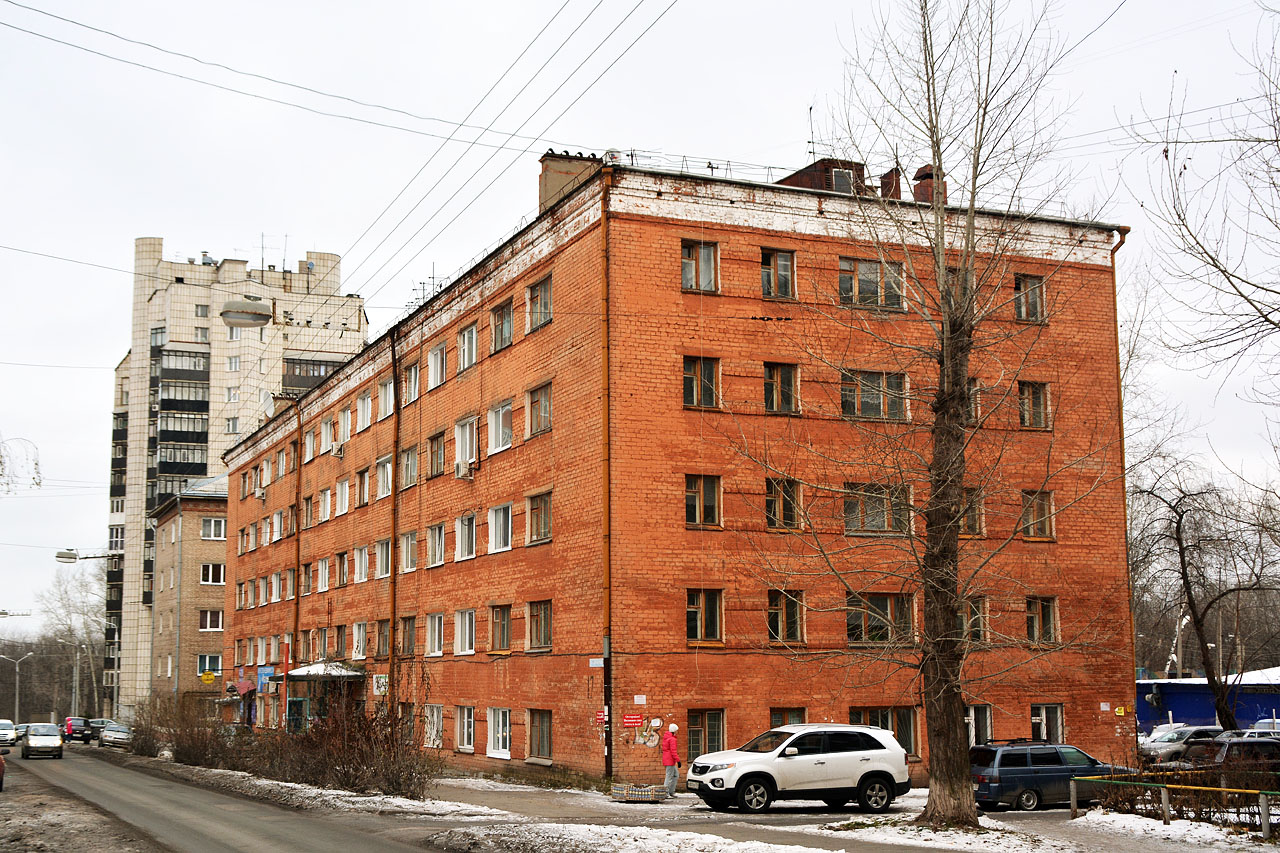 Perm, Шоссе Космонавтов, 181А; Шоссе Космонавтов, 179; Улица Качалова, 17