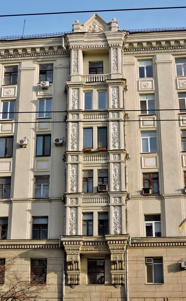 Харьков, Площадь Конституции, 2 / Проспект Героев Харькова, 2
