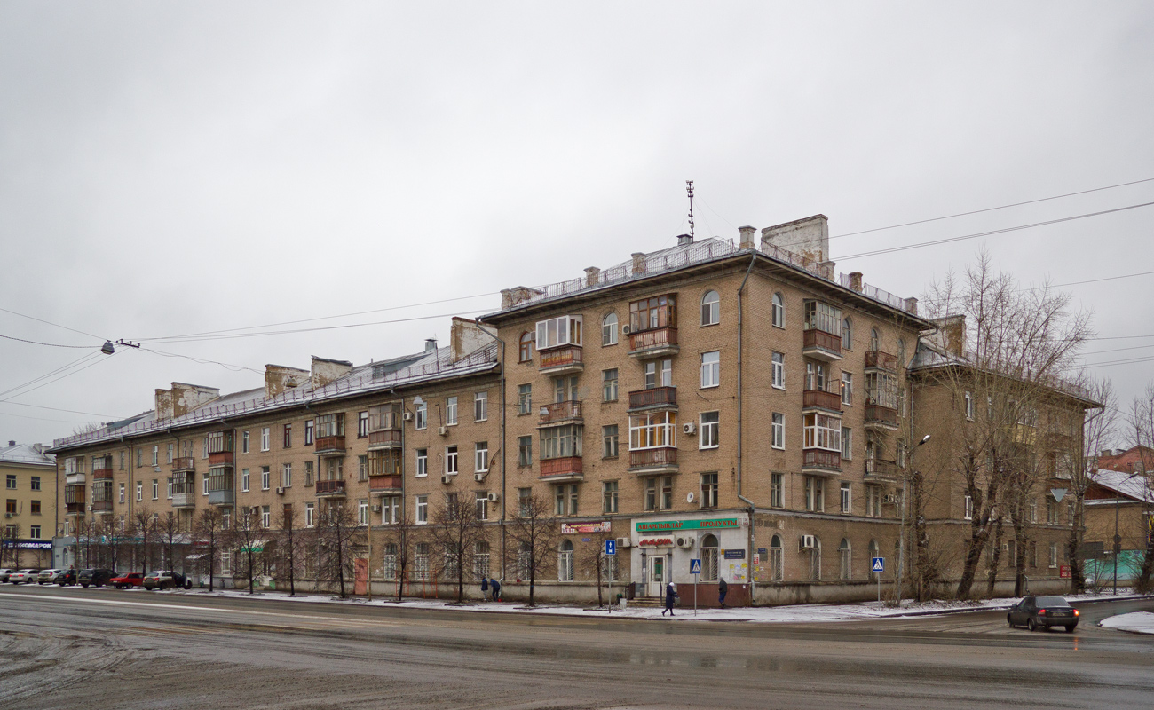 Kazań, Улица Восстания, 38 / Улица Тунакова, 51