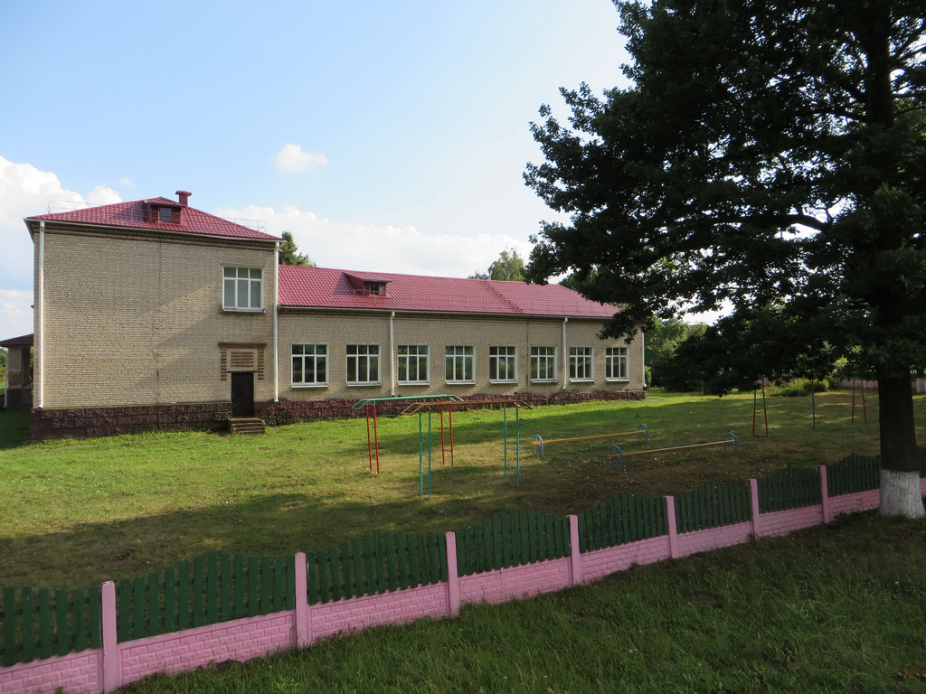 Узденский район, прочие н.п., Озеро, Школьная улица, 2