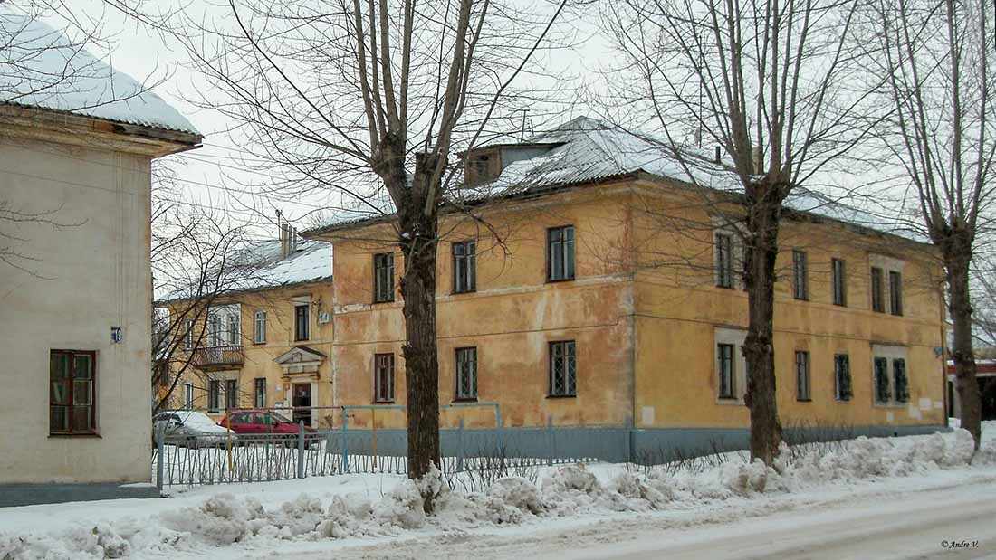 Уфа, Улица Герцена, 16 / Улица Репина, 21
